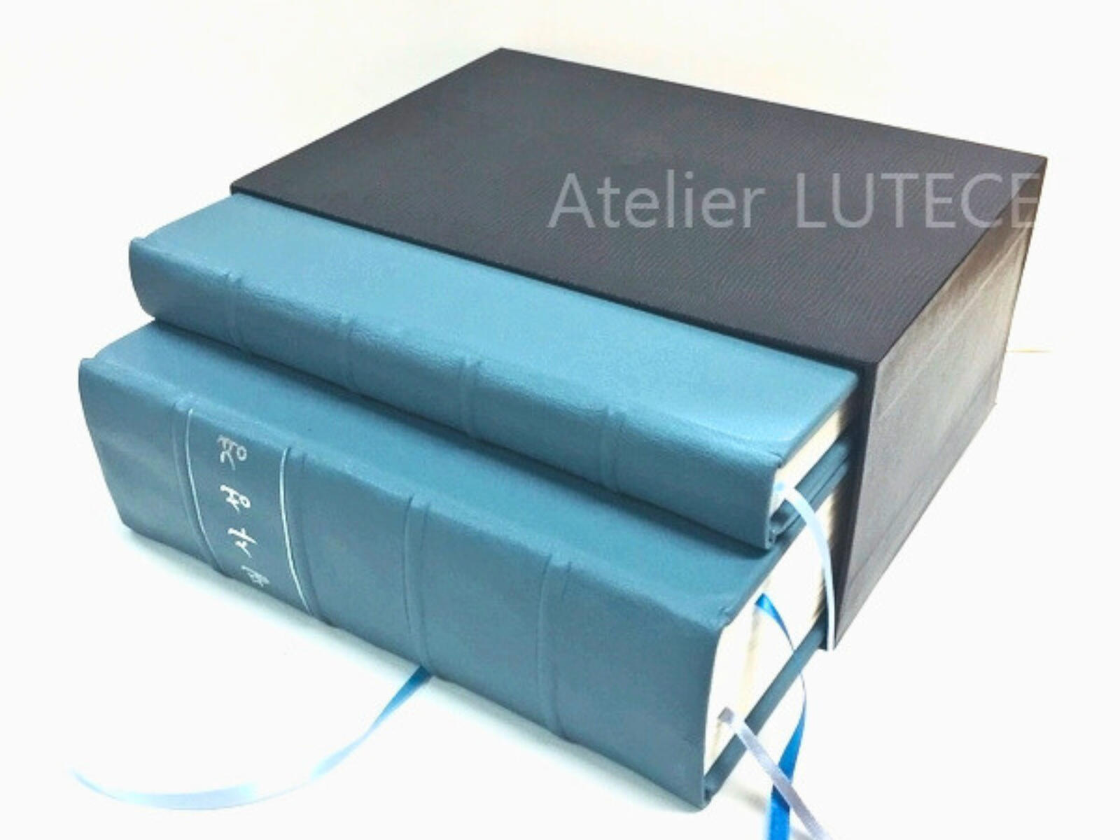 A4 2권과 케이스 / 개인 필사